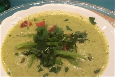 Мятный крем-суп из горошка и кукурузы