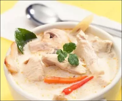 Тайский суп из галангала с курицей (Том кха гай)