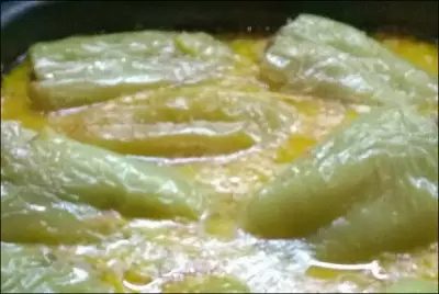 Перцы фаршированные в сметанном соусе
