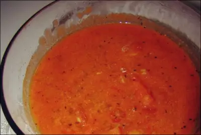 Томатный суп с базиликом и морковью