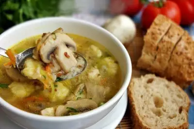 Гречневый суп с грибами и картофельными клёцками