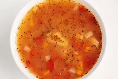 Суп минестроне с овощами фасолью и макаронами бантиками