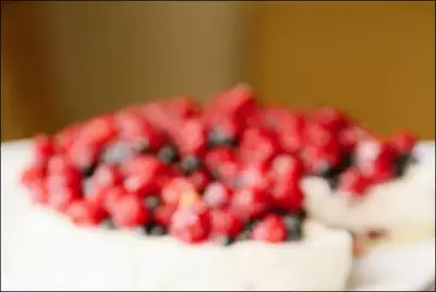 Йогуртовый торт с ягодами