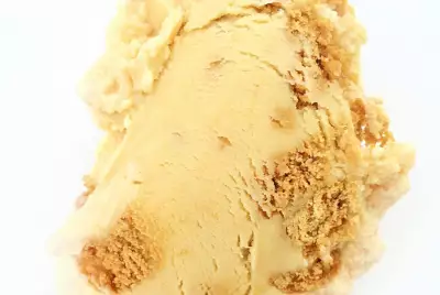 Карамельное мороженое с печеньем biscoff