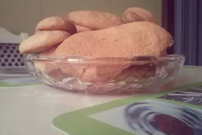 Бисквитное печенье савоярди под шоколадным соусом