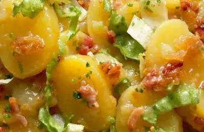 Теплый картофельный салат с хрустящим беконом (Patate e Pancetta) от шефа Джино Д'акампо