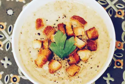 Крем-суп из шампиньонов и картофеля с гренками