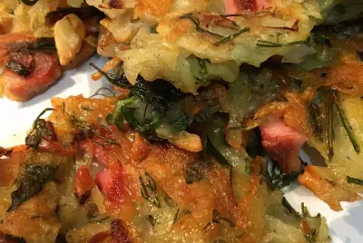 Картофельные оладьи с ветчиной и зеленью