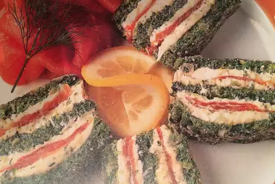 Террин со шпинатом, лососем и сыром