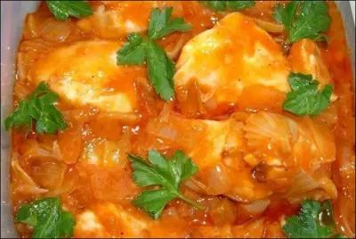 Отварная курица с томатной подливкой по армянски