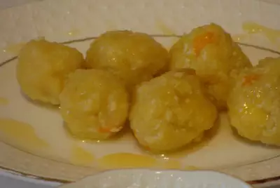 Творожные шарики в медово сливочном соусе золотые шарики