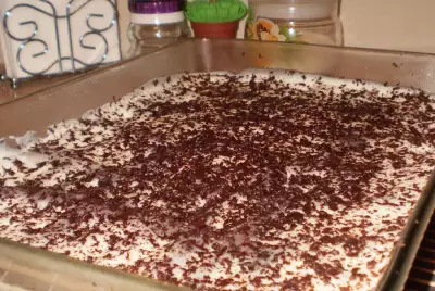 Шоколадный пирог с грушами и сметанным кремом