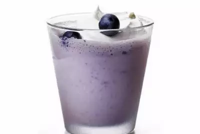 Молочный коктейль из голубикой