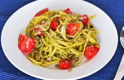 Спагетти с помидорами черри и ароматным маслом