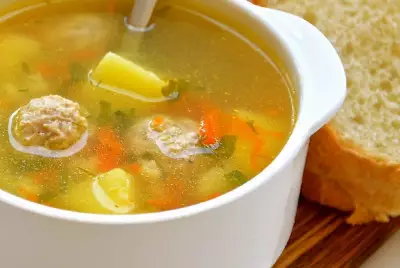 Суп с фрикадельками и вермишелью