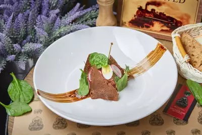Парижский тартар из говядины с трюфельным айоли и гренками из ржаного хлеба