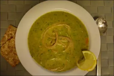 Суп-пюре из брокколи со спагетти