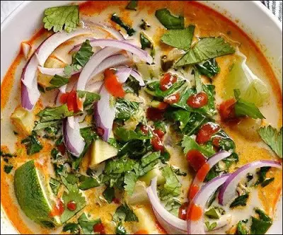 Тайский овощной суп с карри