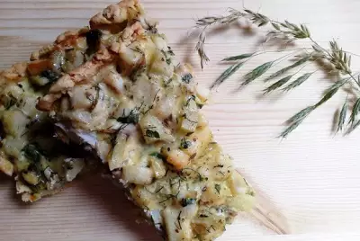 Открытый пирог с морским языком картофелем и специями