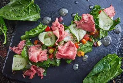 Салат с пастрами и овощным рататуем