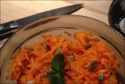 Морковный салат с пряной заправкой