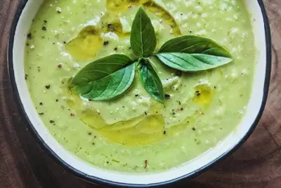 Суп из зеленого горошка и базилика, на кокосовом молоке
