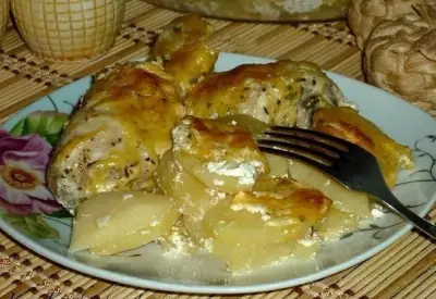 Картошка с куриными ножками в духовке