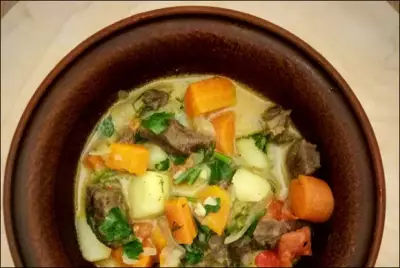 Рагу из говядины с овощами и сметаной