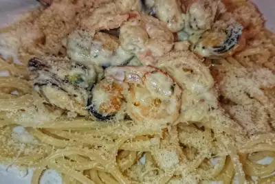 Итальянская паста с креветками и мидиями