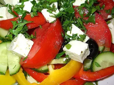 Классический греческий салат horiatiki