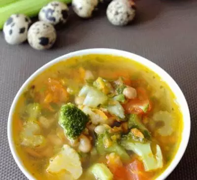 Овощной суп с фасолью на курином бульоне