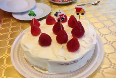 Летний ягодный торт с белым шоколадом