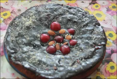 Шоколадный торт с миндалем