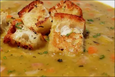 Гороховый суп домашний на телячьем бульоне