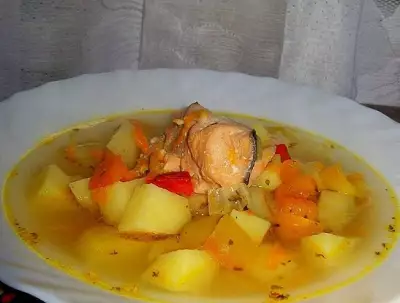 Суп с лососем и болгарским перцем