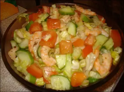 Салат овощной с креветками