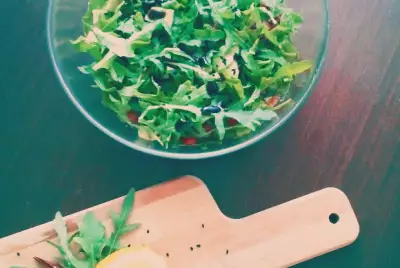 Итальянский легкий салат с рукколой и авокадо