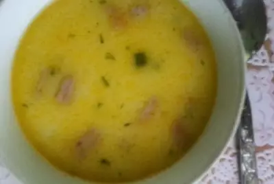 Сырный суп с полукопченой колбасой