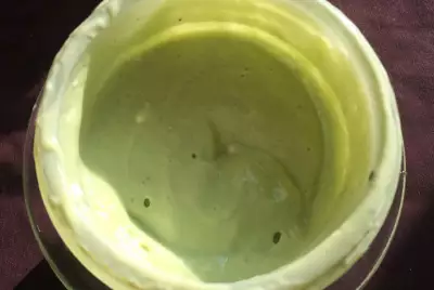 Салатная заправка из авокадо с тархуном