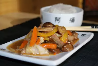 Свинина с грибами шиитаке и овощами по‑китайски