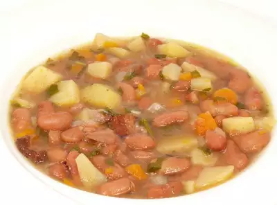 Суп из фасоли с картофелем