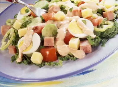 Салат из овощей и яиц