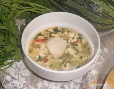 Куриный суп с яйцами и кабачками