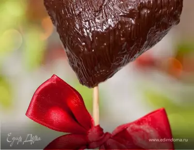 Шоколадное сердце с яблочным припеком