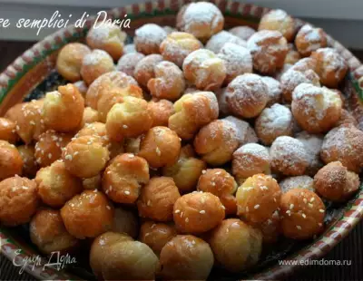 Кастаньоли (жареные шарики из сладкого теста)