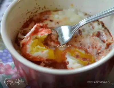 Запеченные яйца в остром томатном соусе