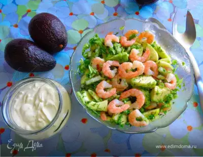 Летний зеленый салат с креветками
