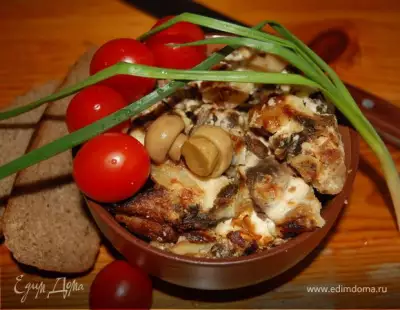 Картофель по деревенски запеченный с печенью грибами луком и сметаной