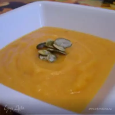 Суп из запеченной тыквы и помидоров