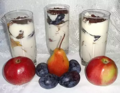 Творожно-сметанный десерт с фруктами